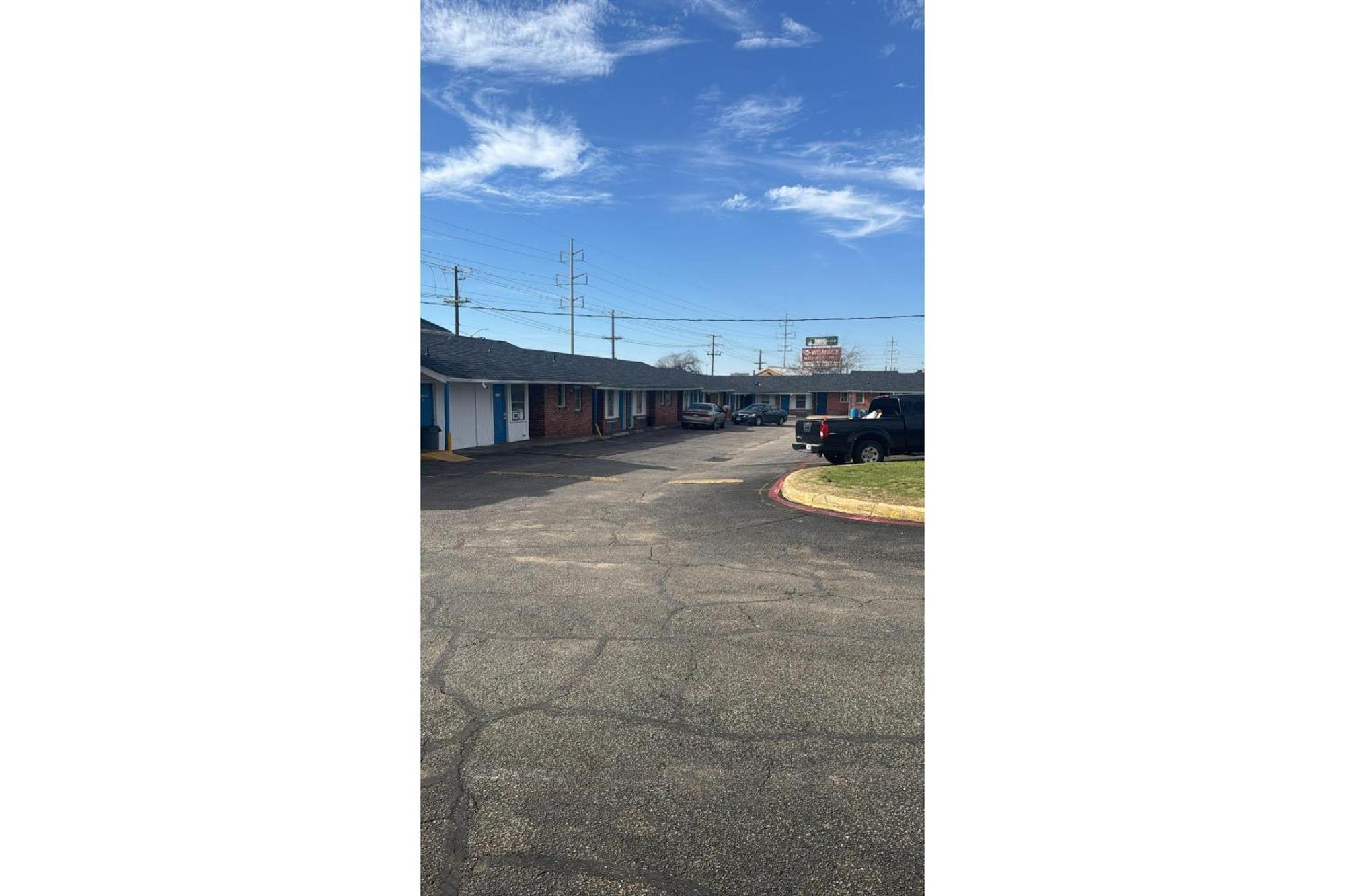 Cole Manor Motel By Oyo Love Field Market Center Dallas Exterior photo